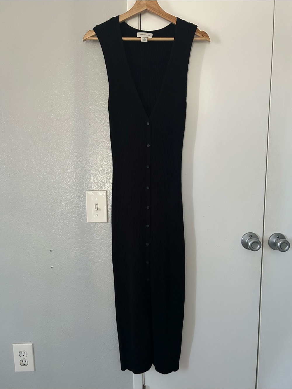 Calvin Klein Jeans Black Sleeveless Ribbed Button-Front Midi Dress